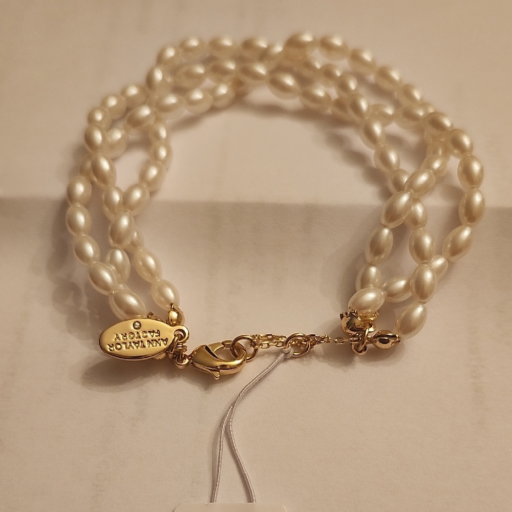 Cream Pearl Bracelet with Gold Accents